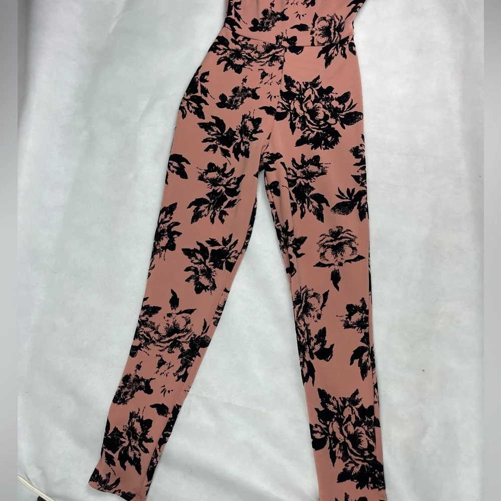 𝐄𝐕𝐄𝐑𝐘𝐓𝐇𝐈𝐍𝐆 𝐈𝐒 𝐑𝐎𝐒𝐄𝐘 𝐉𝐔𝐌𝐏𝐒𝐔𝐈𝐓 - Picture 3 of 4